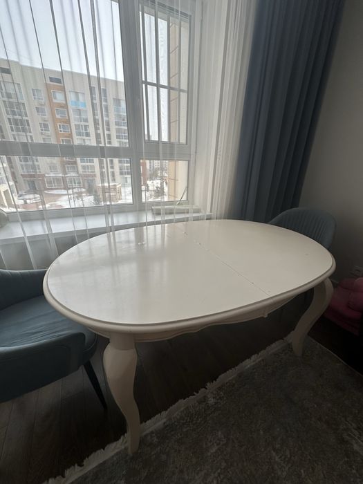 Продам стол обеденный