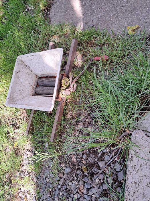 Teasc presă de struguri