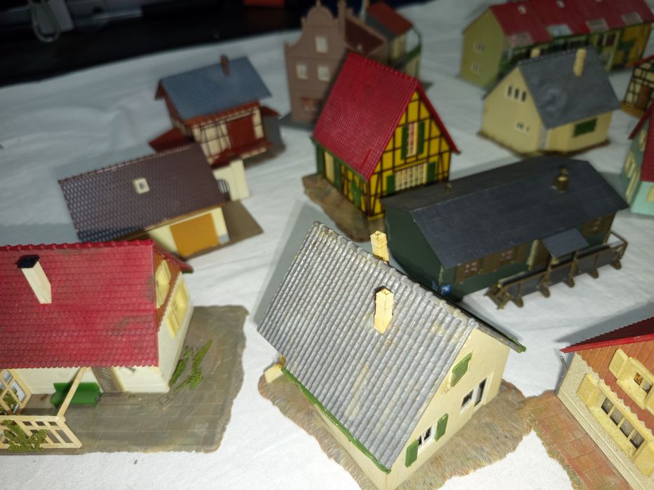 Lot nr. 5 căsuțe HO Faller Vollmer trenulețe diorama piko roco