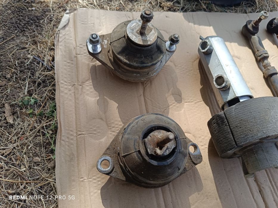 Останали части от ауди 80 б4 2.0 90кс носачи спирачни апарати