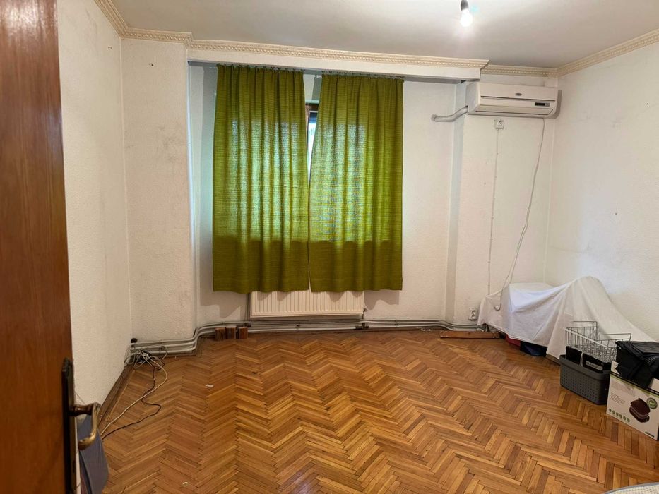 Direct proprietar apartament 4 camere et.2 decomandat centru Targu Jiu