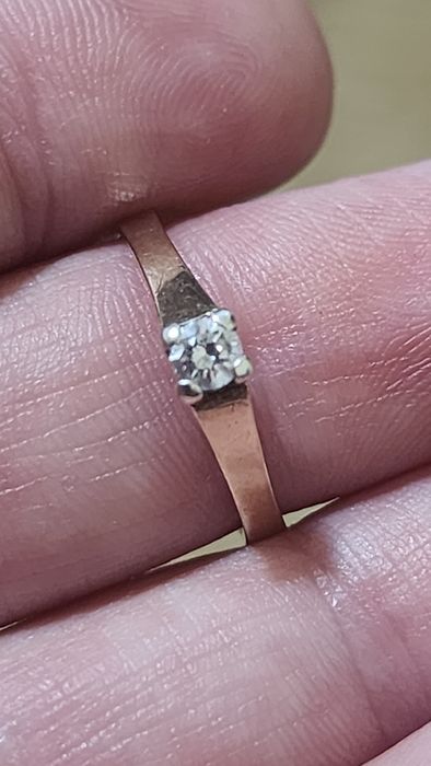 Inel aur 9k cu diamant natural