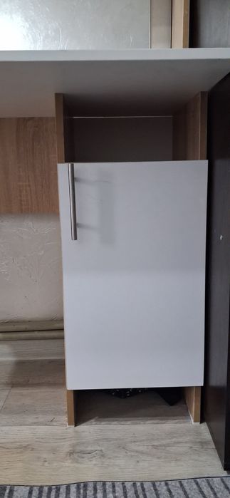 Компьютерный стол с надстройкой