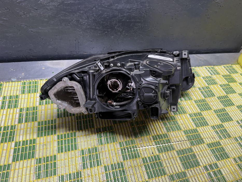 Far stanga BMW f10 Bixenon