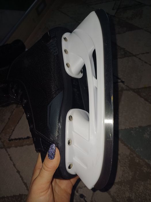 Продам коньки  38 размера