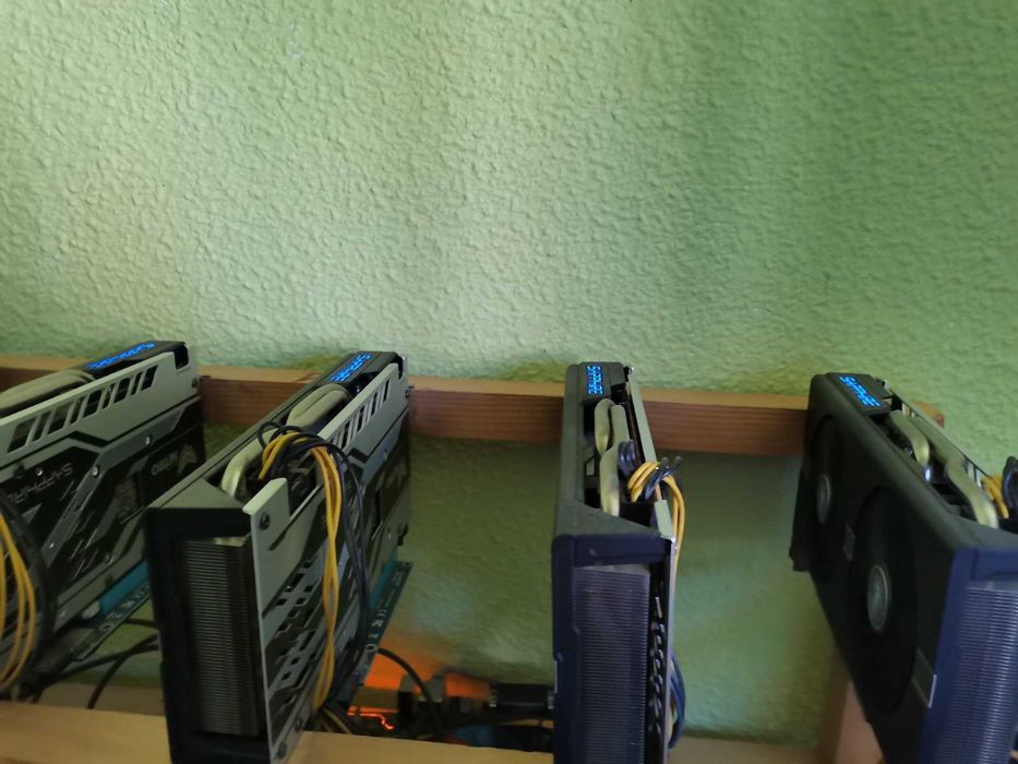 Продавам 2 броя Mining Rig  с по 6 карти всеки-RX580-8GB