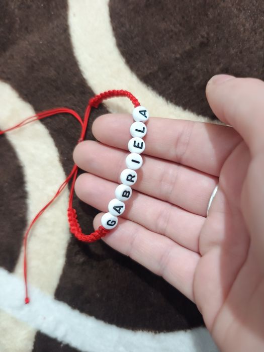 Invitații și brățări