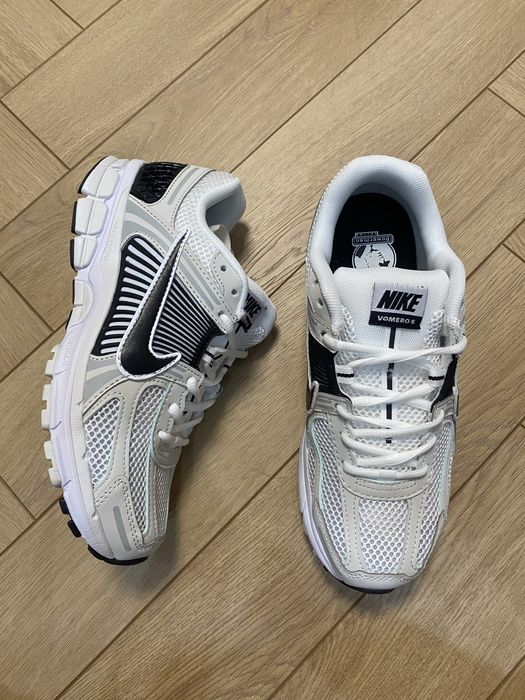 Кроссовки Nike Vomero 5