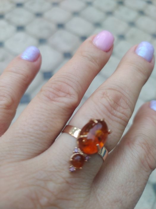 Золотое кольцо с натуральным янтарем