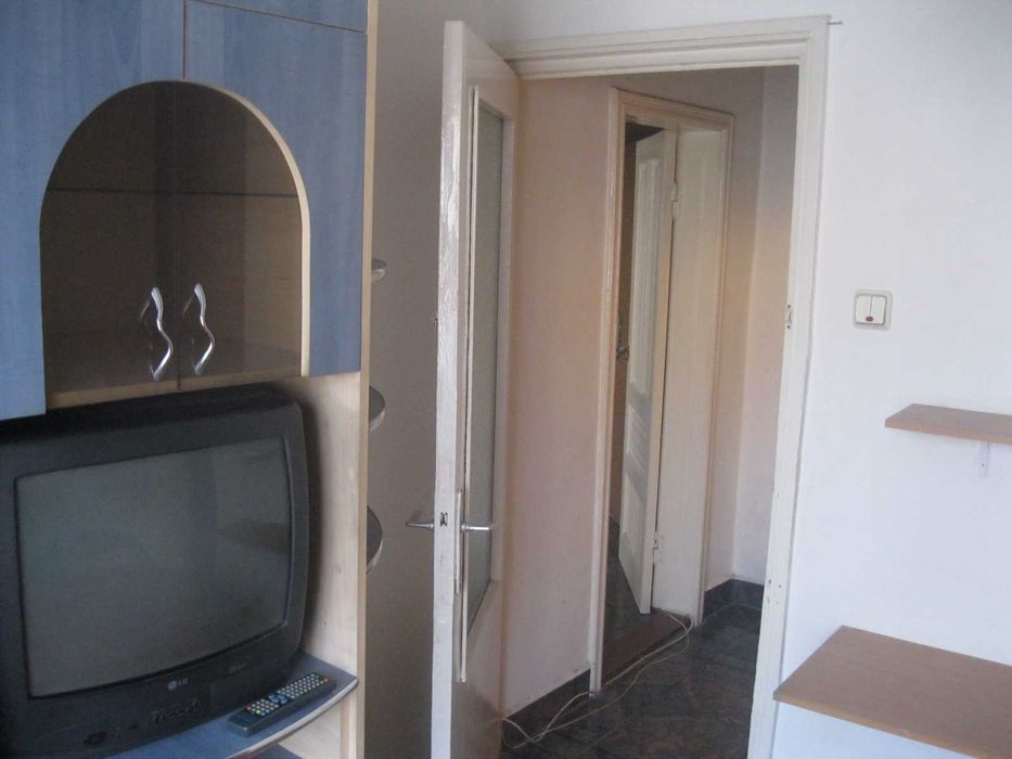 Persoana fizica vand ap. 4 camere etaj 1 Rogerius