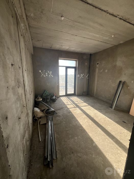 9-qavatli domning 7-qavagidagi 2 xonali uy sotiladi