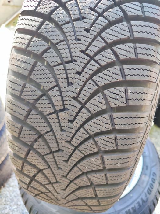 4 бр зимни 205/55/16 Goodyear Нови