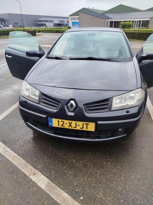 Vand  sau schimb renault decapotabil