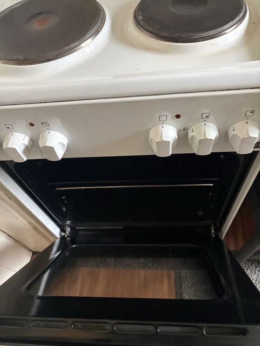 Продавам печка Zanussi