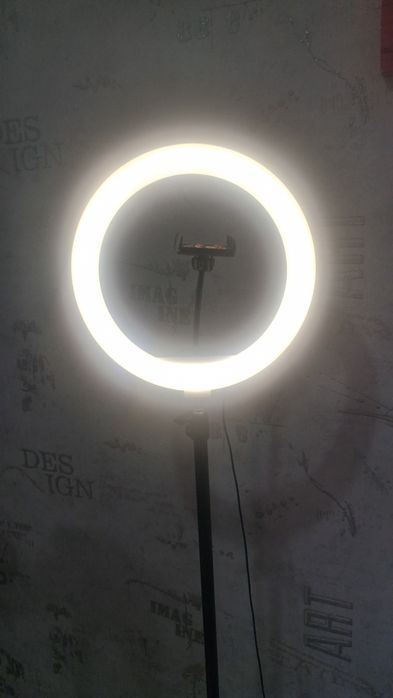 Продам кольцевую лампу.