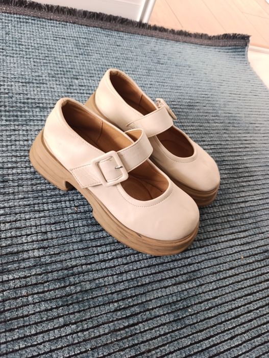 Туфли светлые 38-39рр