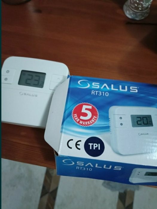Termostat neprogramabil cu fir Salus RT310