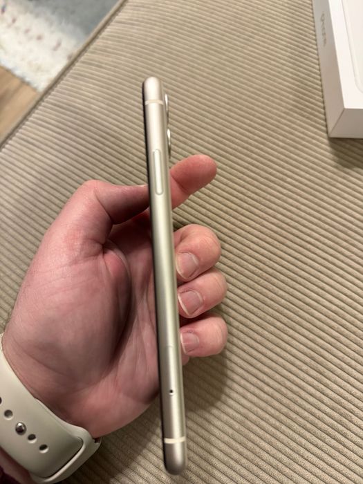 iPhone 11 бял - без забележки, 64 gb - пълен комплект - батерия 79%