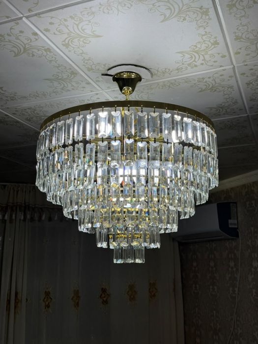 Люстра для зала.