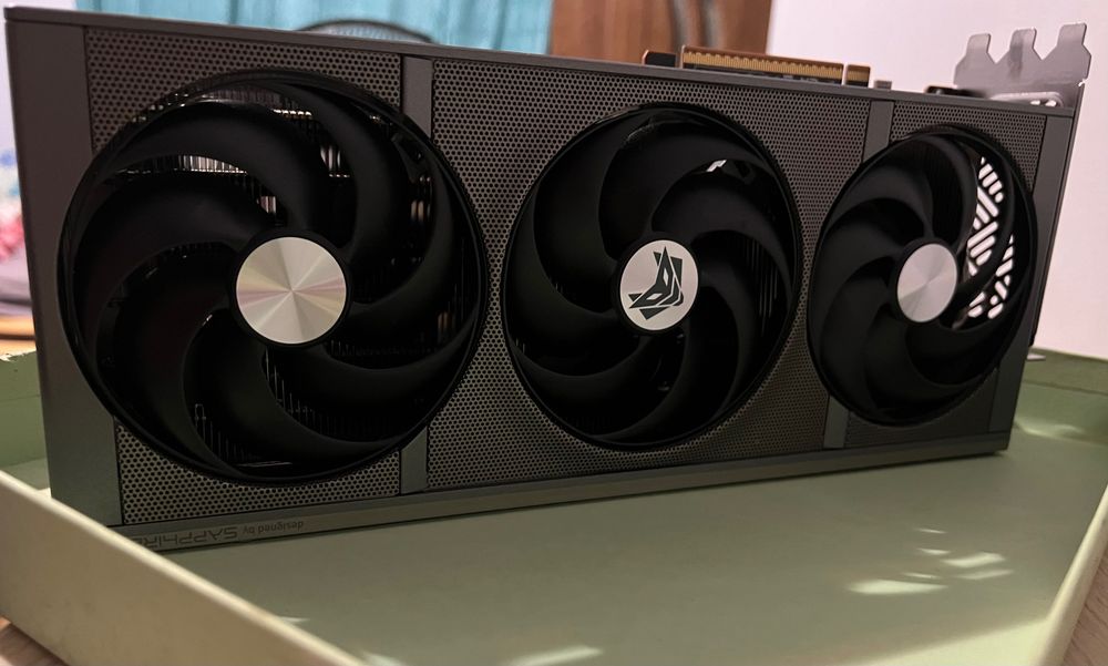 Placa video AMD RX 9070 XT