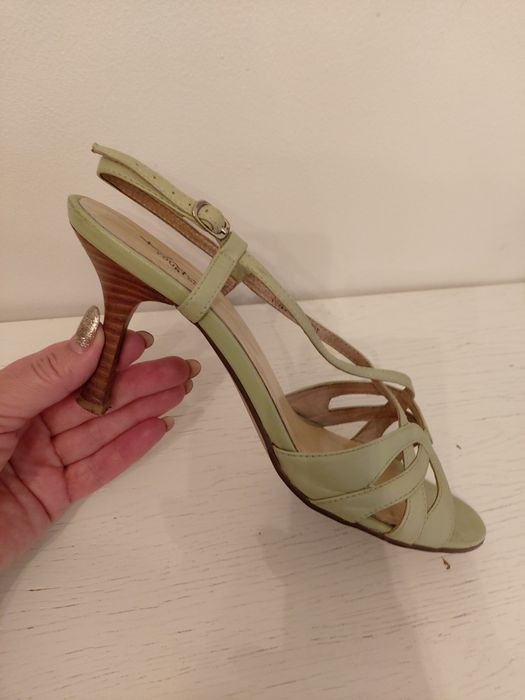 Босоножки открытые