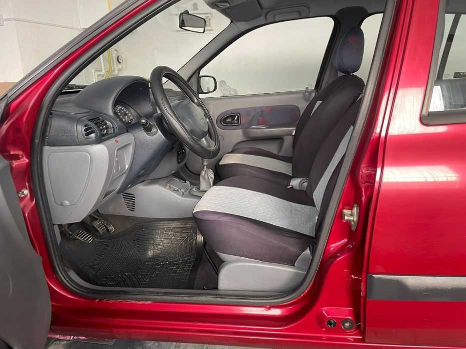 Renault Clio model 2005 benzina 1.4