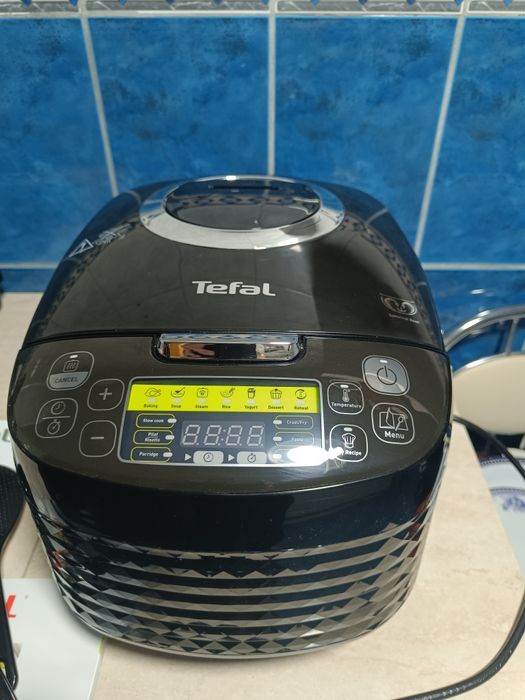 Vând multicooker Tefal