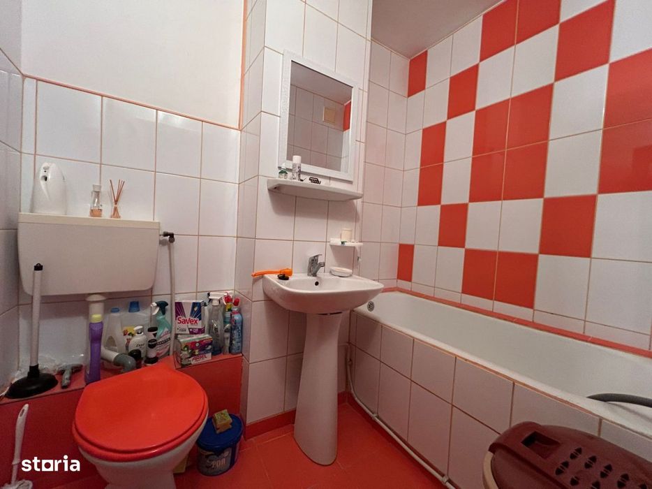 Apartament 1 camera - Transformat in doua camere, zona Radu Negru.