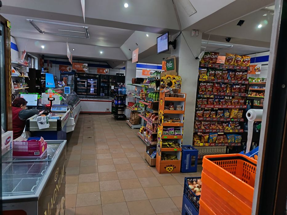 De închiriat - Spațiu comercial 100mp - Ultracentral Voinesti