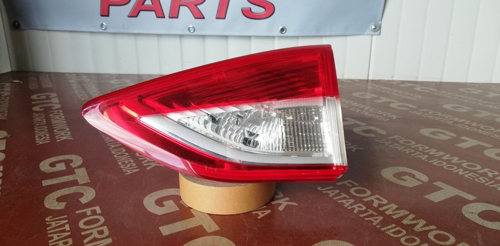 Ляв и десен стоп Ford Kuga 2 (2012-2019)