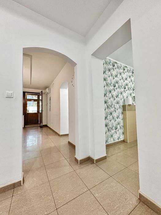 SPAȚIU COMERCIAL/ BIROURI  -  750 euro / 52 mp – Parter cu acces stradal, vis-à-vis de City Park Mall