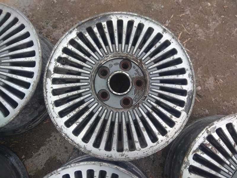 Продам оригинальные легкосплавные диски на автомашину Mazda