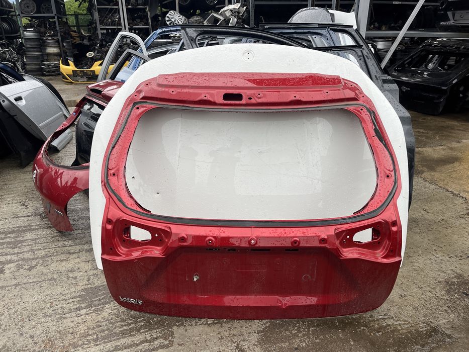 Капак,багажник Toyota Yaris Cross 2023