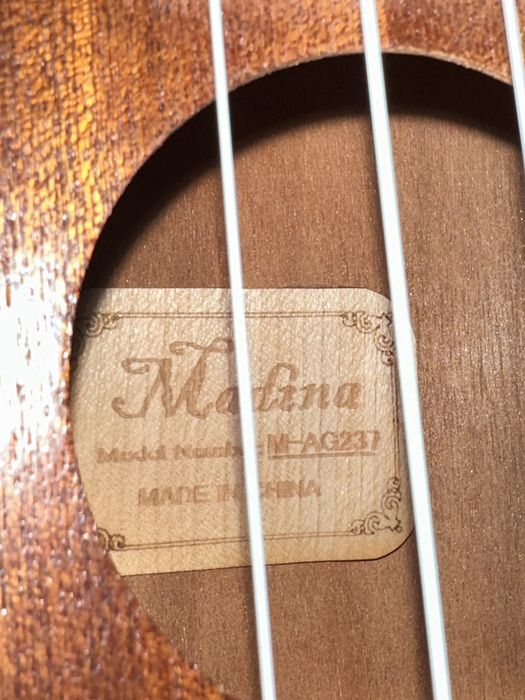 Продам укулеле Madina