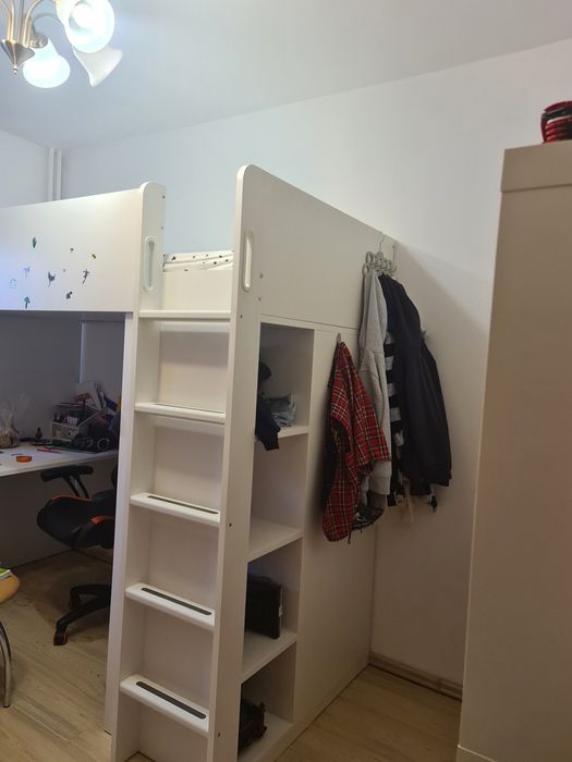 Pat supraetajat, alb + birou cu doua polite