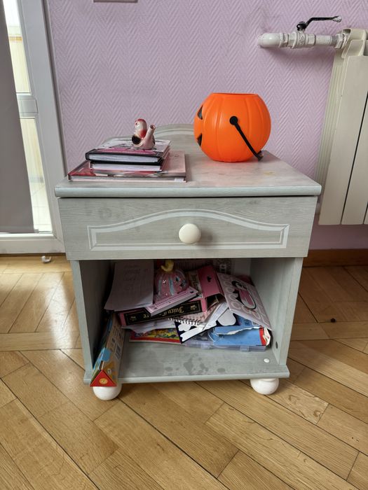 Тумбочка прикроватная