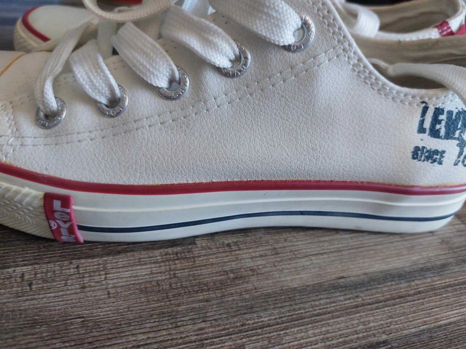 Дамски кожени кецове Levi's номер 39