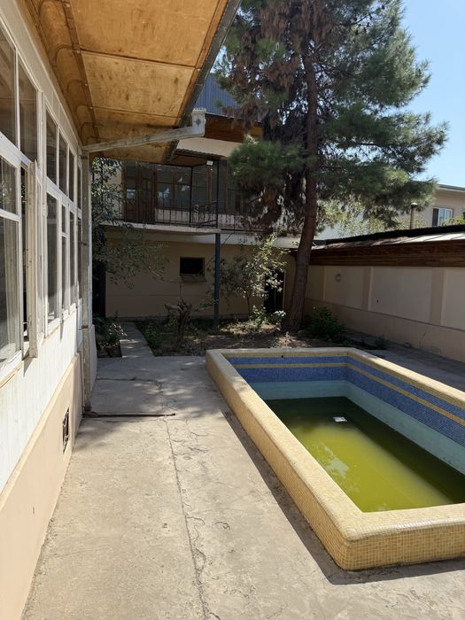 Uchastka hovli ijaraga beriladi 6ta hona 2 ta sanuzel 2 ta oshxona