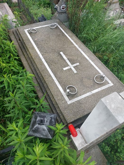 Vand Loc de Veci, CAVOU, Cimitirul Central