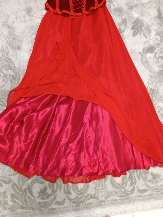 Rochie cu corset roșu