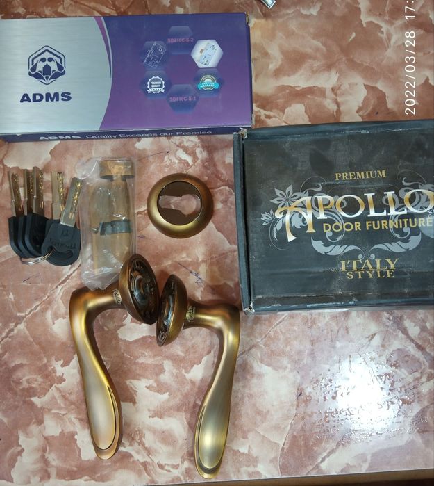 Продаётся врезной дверной замок