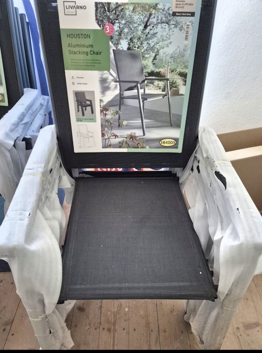 Masă de grădină/ terasă, scaune și pernițe