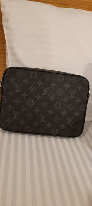 Vând borseta Louis Vuitton