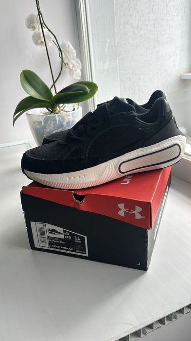 Продам новые кроссовки 44 размер