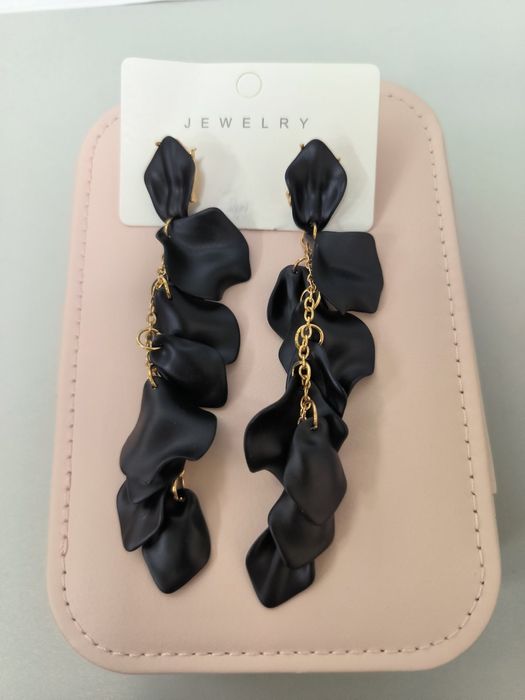 Красиви дълги обеци