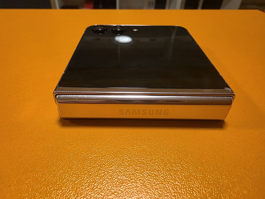 Samsung Z Flip5  256gb 8gb ram, resigilat Lavander factura garantie