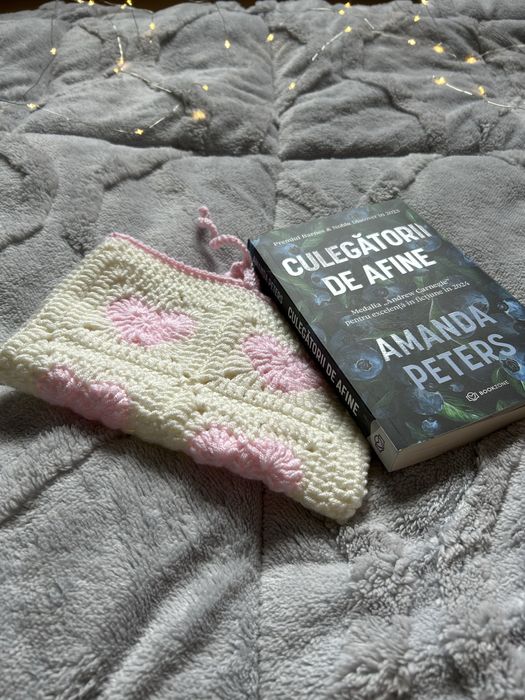 Husă de carte croșetată manual – model „Cutie”