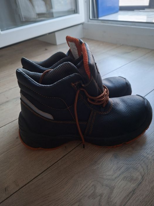 Рабочие спец  обувь