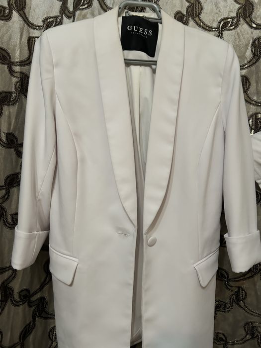 Продаю белый пиджак