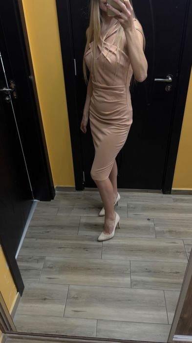 Нова Женска бежова рокля размер 36